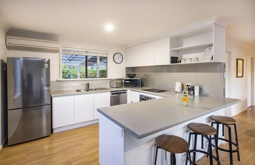 Dunsborough House | Dunsborough Cottage in Peron Ave