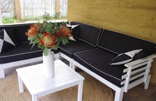 Dunsborough House | Dunsborough spa cottage - quiet spot, central town