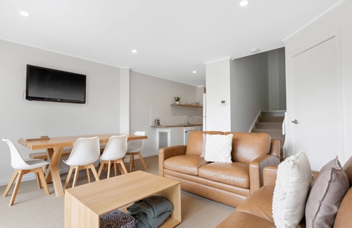 Cowes House | Dunsmore Lodge - sleeps 7