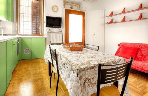Milan Apartment | Duomo-City Life In The Heart Of The City!