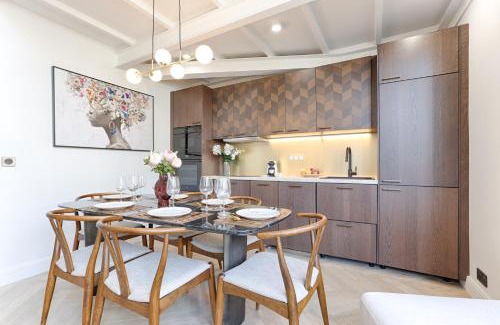 Champs-Elysees Apartment | Duplex à deux pas des Champs Elysée