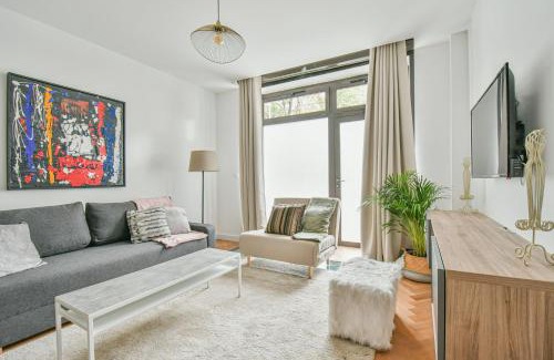 Quartier Saint-Ambroise Apartment | Duplex à Paris Saint-Ambroise