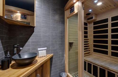 Tignes le Lac Apartment | Duplex élégant 3 chambres, skis aux pieds, sauna, parking privé - FR-1-641-106