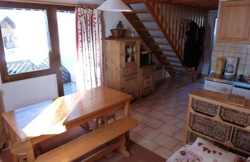 Cohennoz Apartment | Duplex 3BR for 6 with Balcony near Slopes