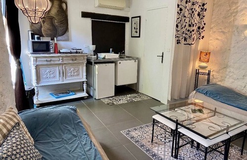 Saint Michel d'Euzet Other | Duplex and guest rooms in superb Provencal estate, garden, swimming pool.