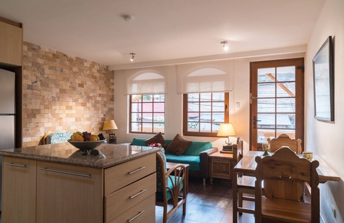 Banos de Agua Santa Apartment | Duplex Apartment. 5 rooms in downtown Baños - Casa del Balcon