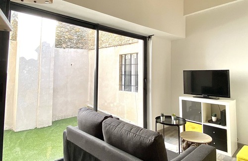 Bagnols-sur-Ceze Apartment | Duplex Apartment Private terrace