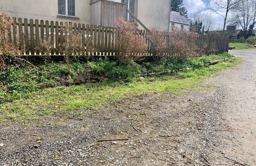 Saint-Derrien Cottage | Duplex apartment in former dairy for up to 9 people, 25 minutes from the beach