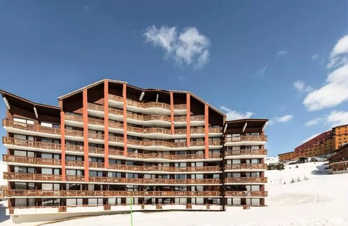 La Morte Apartment | Duplex Apartment 'Station Alpe Du Grand Serre' with Mountain View, Private Terrace and Wi-Fi