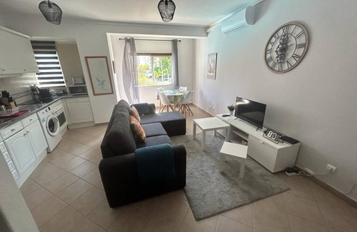 Praia da Rocha Apartment | Duplex apartment with terrace overlooking swimming pool 200m from the beach