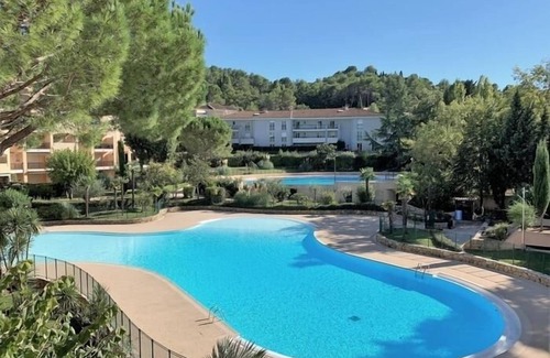 Mougins Apartment | Duplex apartment with swimming pool
