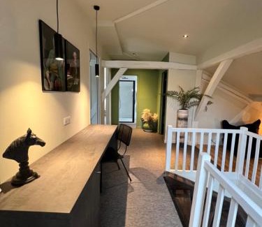 Les Veneurs House | DUPLEX AVENUE ROYALE
