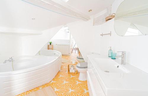 7th Arrondissement Apartment | Duplex Bompard-2 Ch Climatisées à 5 min des plages