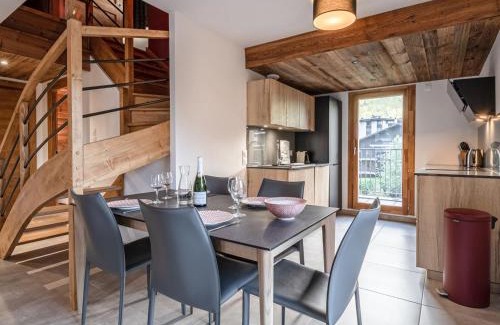 Chamonix City Centre Apartment | Duplex centre Chamonix pour 6 avec balcon et garage - FR-1-343-248