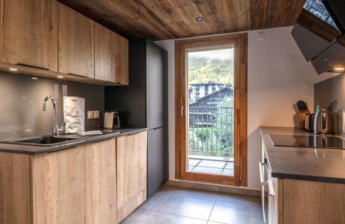 Chamonix City Centre Apartment | Duplex centre Chamonix pour 6 avec balcon et garage - FR-1-343-248