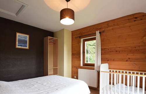 Marcouray Ski Chalet | Duplex Chalet in Rendeux Ardennes with Sauna and Terrace