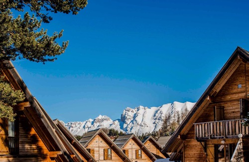 La Joue du Loup Ski Chalet | Duplex chalet 3 rooms for 7 pers. with terrace and free parking