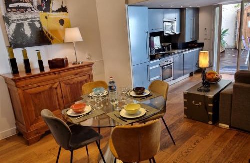 Gares Apartment | Duplex Chic Climatisé avec terrasse proche Comédie