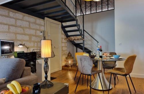 Gares Apartment | Duplex Chic Climatisé avec terrasse proche Comédie