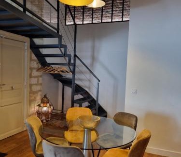 Gares Apartment | Duplex Chic Climatisé avec terrasse proche Comédie