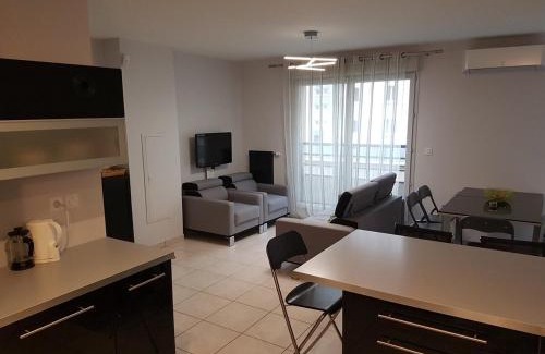 7th Arrondissement Apartment | Duplex cosy - 3 chambres avec garage, balcon et clim
