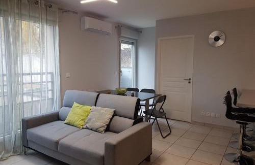 7th Arrondissement Apartment | Duplex cosy - 3 chambres avec garage, balcon et clim