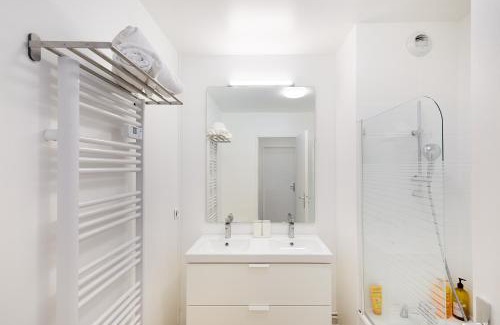 Asnieres-sur-Seine Apartment | Duplex Cosy 6 personnes - Parking Gratuit - 15 min Centre de Paris Metro 13