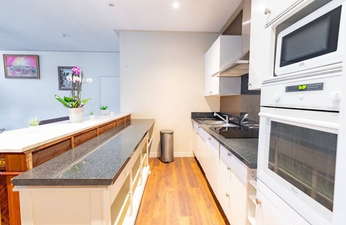 Le Thillay Apartment | Duplex de 120 m2, comprenant 2 chambres, 2 salles de bain, 1 salon , 1 cuisine