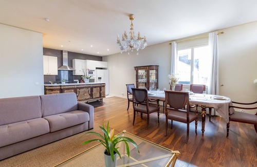 Le Thillay Apartment | Duplex de 120 m2, comprenant 2 chambres, 2 salles de bain, 1 salon , 1 cuisine