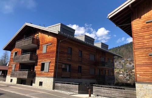 Morzine Apartment | Duplex de standing 3 étoiles à Morzine, 100m des pistes, 9 pers., terrasse, garage, wifi inclus - FR-1-754-20