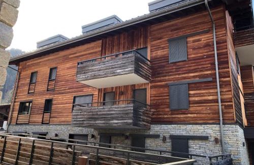 Morzine Apartment | Duplex de standing 3 étoiles à Morzine, 100m des pistes, 9 pers., terrasse, garage, wifi inclus - FR-1-754-20