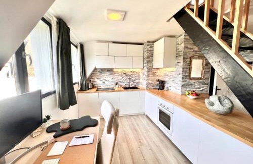 Noisy-sur-Ecole Apartment | Duplex Design - in the heart of Fontainebleau's forest - Climber's dream - Few min walk from the most emblematic climbing spots of Fontainebleau - TroisPignons - Overlooking the park of a castle - Ideal Digital Nomad, business trip