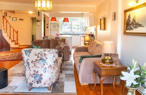 Cigli Apartment | Duplex Detached House with Garden in Izmir