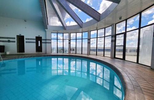 Alto do Capivari Apartment | Duplex em Castelo | Piscina Aquecida, Lareira e Wi-Fi
