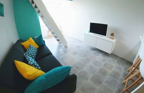 Fond Lahaye Apartment | Duplex, feet in the water, 5 min drive from downtown