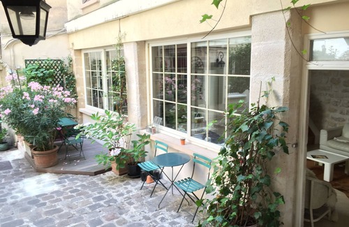 Arsenal Apartment | Duplex (ground floor and 1st floor - 2 bedrooms 2 bathrooms) -Center- Le Marais