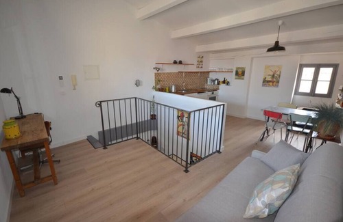 Aix-en-Provence Historic Centre Apartment | Duplex historical center balcony with view and air conditioning