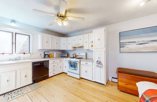 Cedar Bushes House | Duplex home blocks from Manomet Beach with balcony, firepit & outdoor space