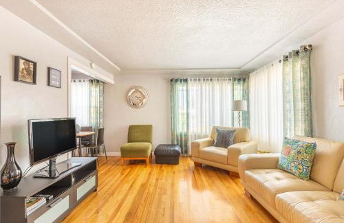 Vernon House | Duplex in Alberta Art District