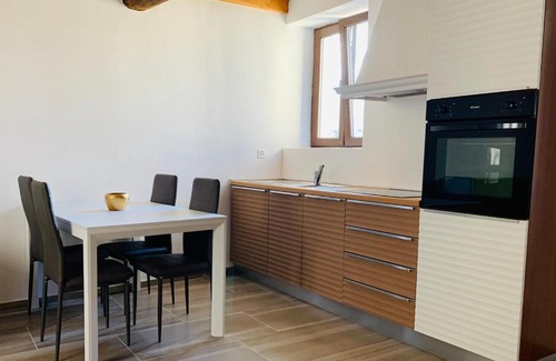 Lugano Apartment | Duplex in casa rurale con cortile privato