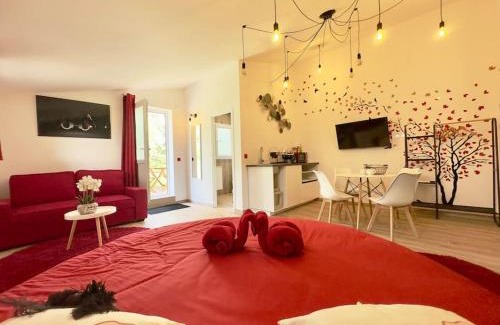 L'Escarene Apartment | Duplex jacuzzi et table massage
