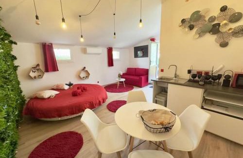L'Escarene Apartment | Duplex jacuzzi et table massage