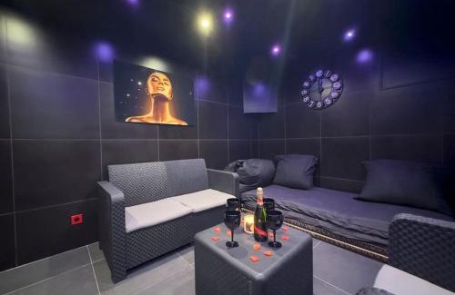 L'Escarene Apartment | Duplex jacuzzi et table massage