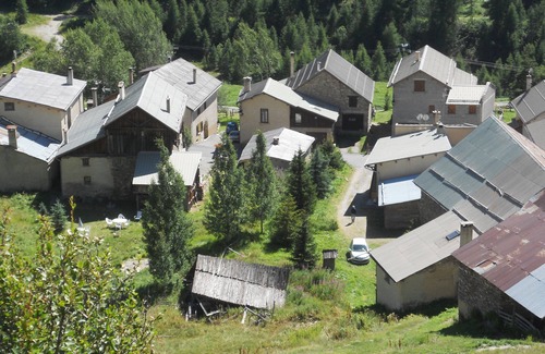 Molines-en-Queyras Apartment | Duplex mountain apartment for 4 people at the start of hiking and skiing trails