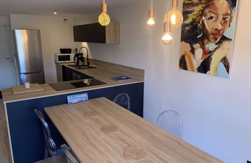 Le Brusc Apartment | Duplex on the port of Brusc, Beach, Pier, Shops on foot