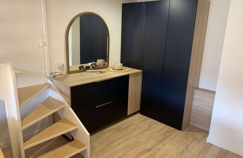 Le Brusc Apartment | Duplex on the port of Brusc, Beach, Pier, Shops on foot
