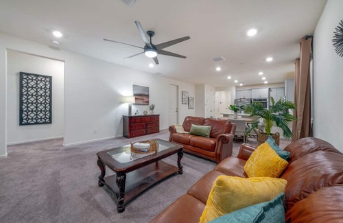 Casas Adobes House | Duplex-Style House/Split/3 BR 3 BA/Office