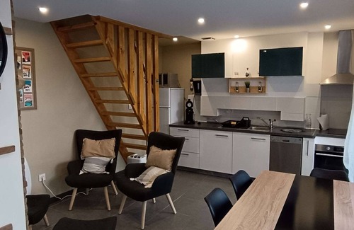Esquieze-Sere House | Duplex T3 Calme avec Terrasse, Proche Thermes, 2 Chambres, Wifi Gratuit, Parking, Non Fumeur.