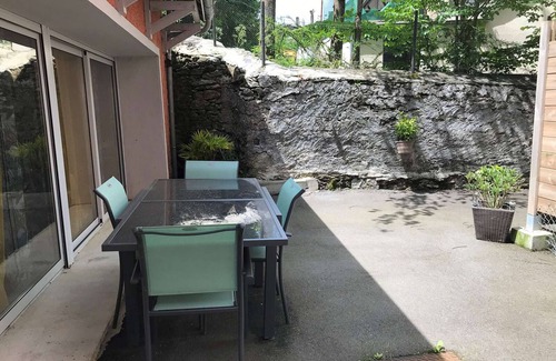 Esquieze-Sere House | Duplex T3 Calme avec Terrasse, Proche Thermes, 2 Chambres, Wifi Gratuit, Parking, Non Fumeur.