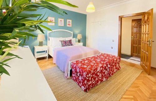 Goztepe Apartment | Duplex Unit with Patio and Balcony, 5 min from Sea